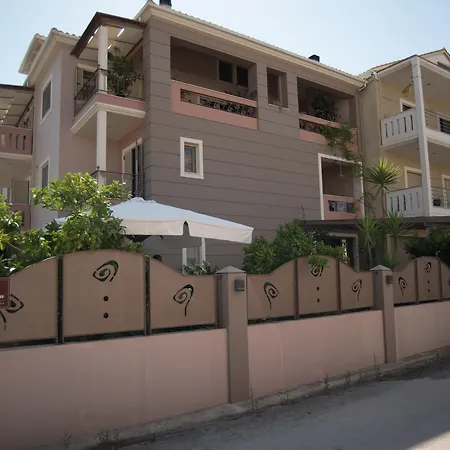 Maria's Rose Garden Apartment Lefkada City