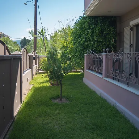 Maria's Rose Garden Apartment